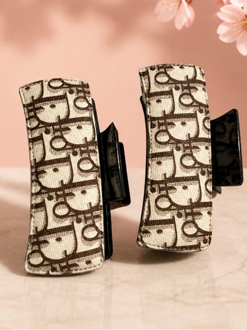 2 Hair Clips in Cream & Brown color